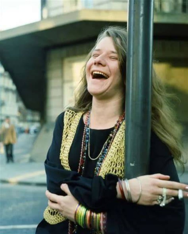 Janis Joplin Height - CelebsHeight.org
